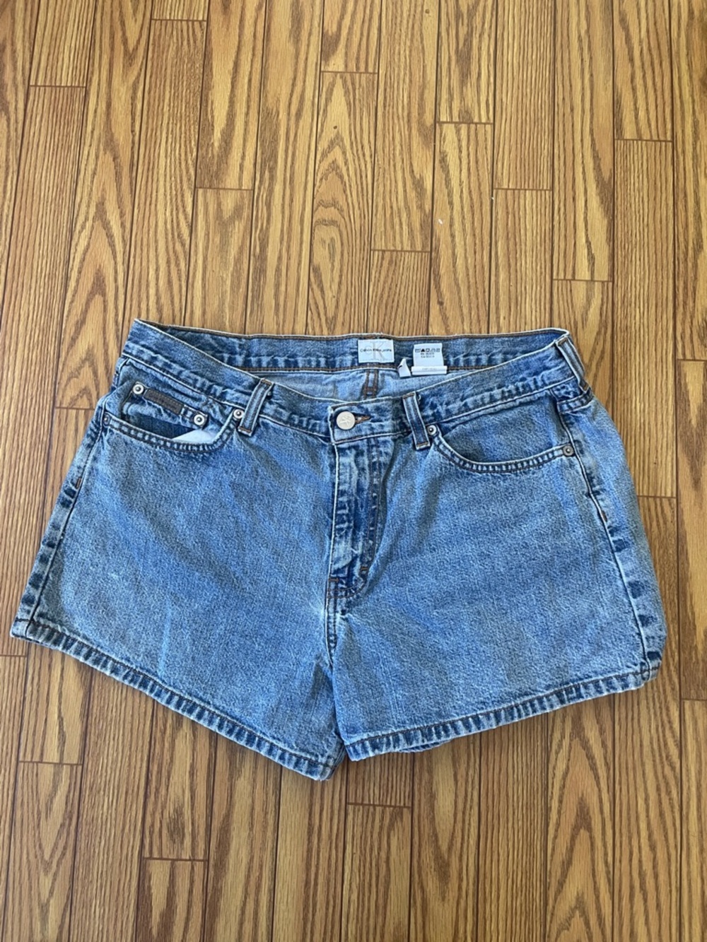 Y2K Calvin Klein denim jean shorts mid to low rise size 32”